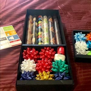 Christmas Festive Gift Wrap and Bow Set